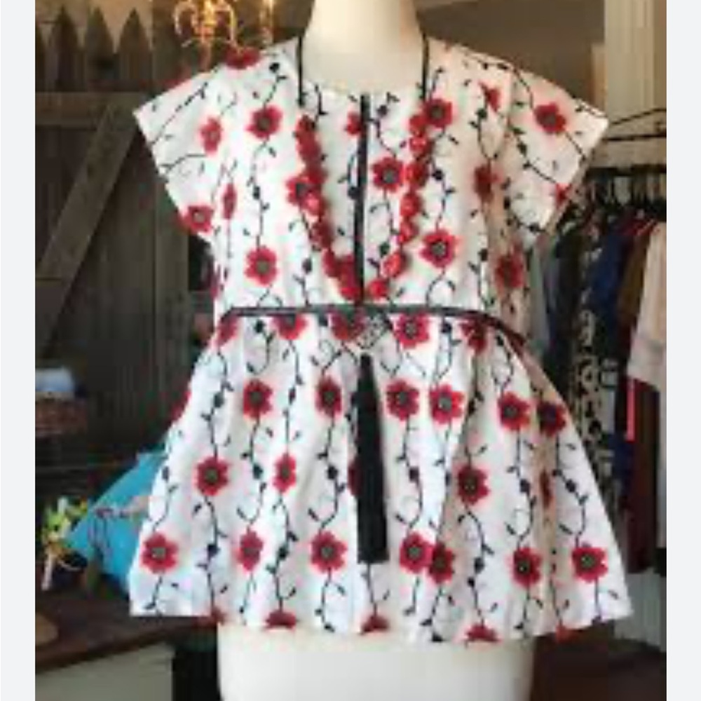 EUC See‎ & Be Seen Size Small Floral Embroidered Women's Top
